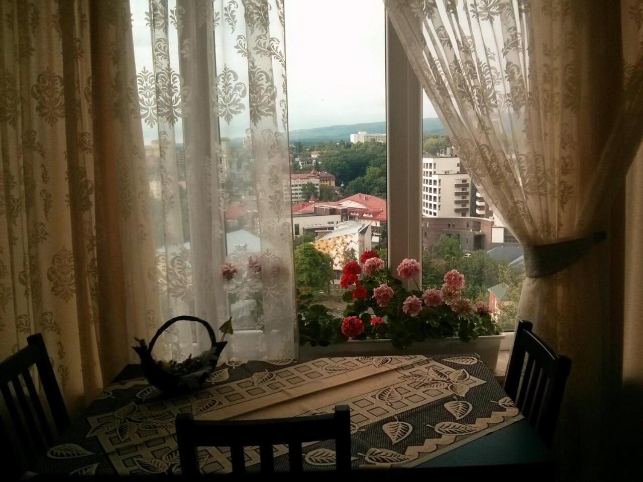 Sunny Apartment In The City Center Truskavets Ngoại thất bức ảnh