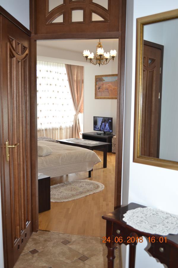 Sunny Apartment In The City Center Truskavets Ngoại thất bức ảnh