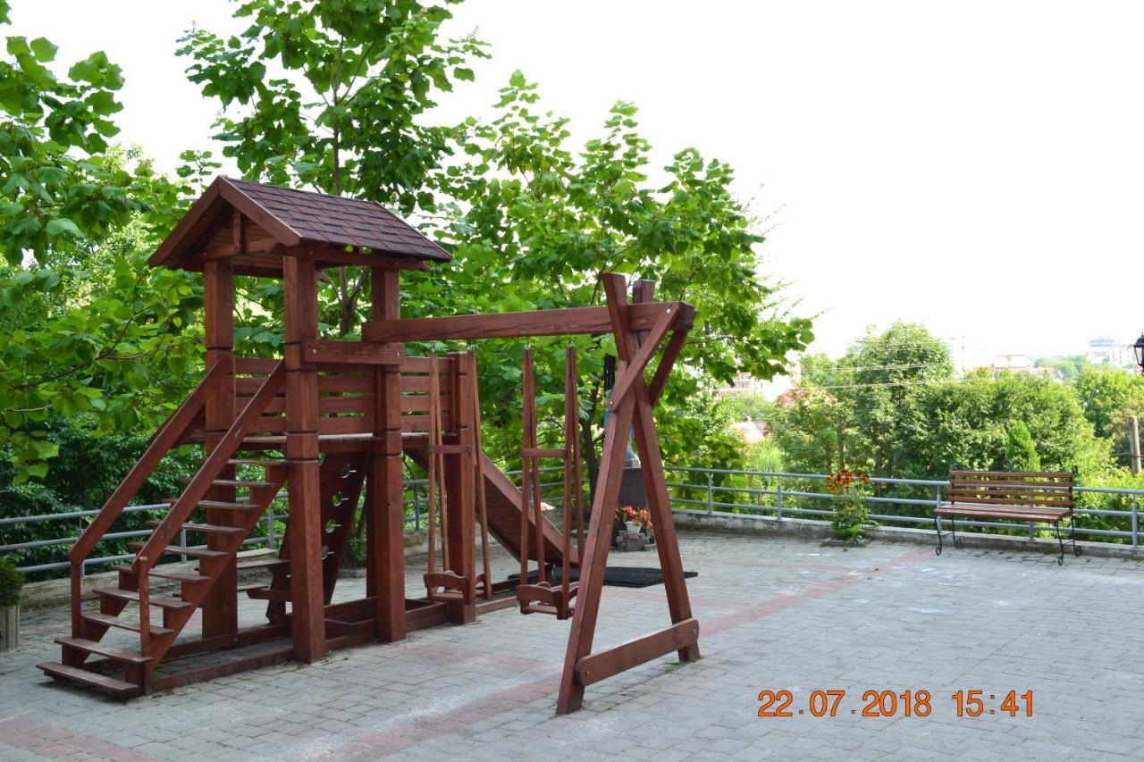 Sunny Apartment In The City Center Truskavets Ngoại thất bức ảnh